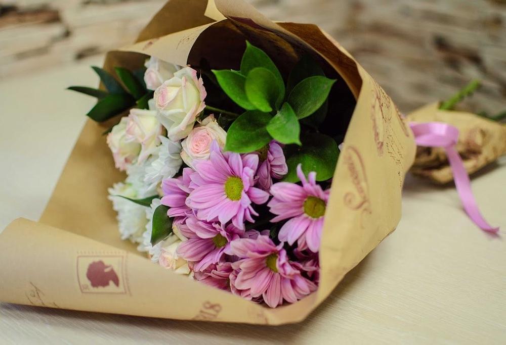 Букет улыбка в Новороссийске Букет цветов из: Розы и Хризантемы в Новороссийске