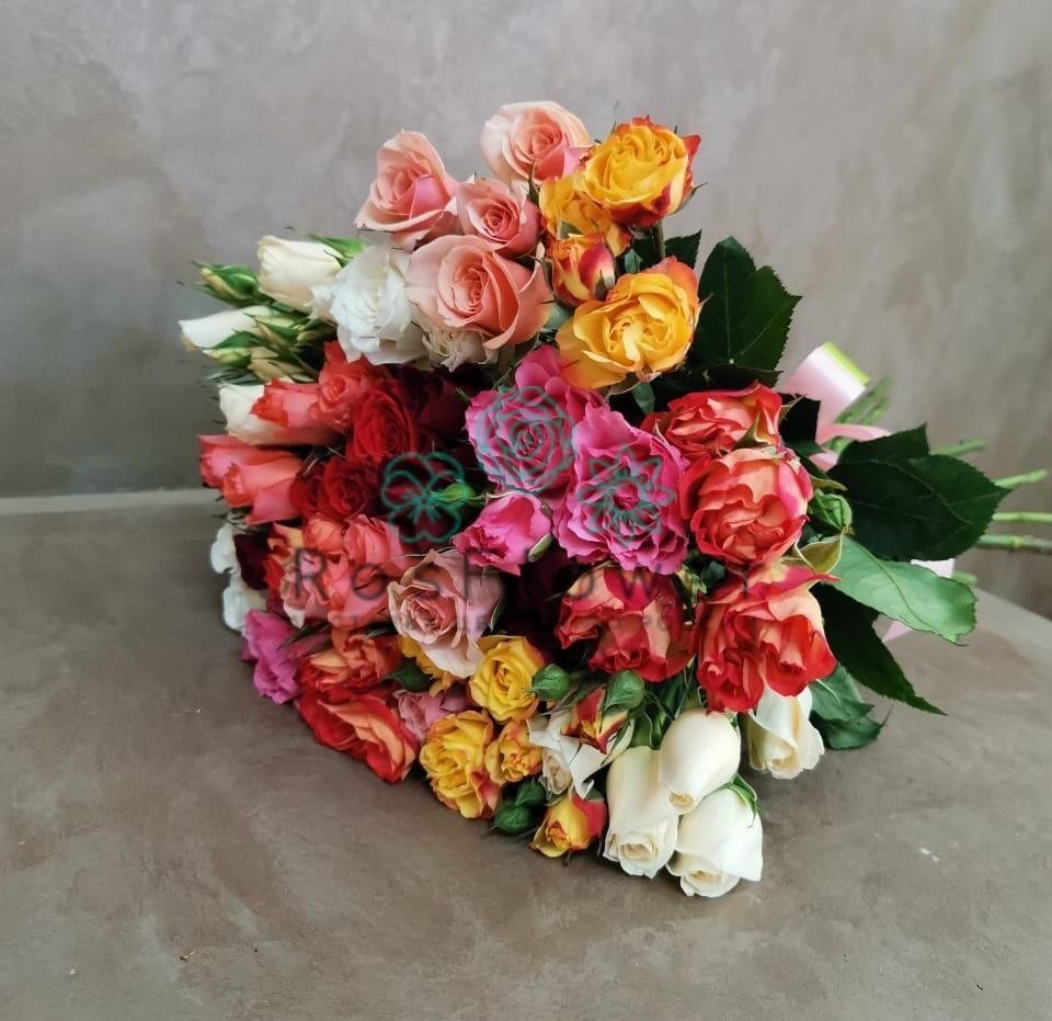 Букет пестрое настроение в Новороссийске Букет цветов из: Розы в Новороссийске