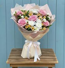 Букет французская меренга в Новороссийске Букет цветов из:  Гвоздики, Орхидеи и Розы в Новороссийске