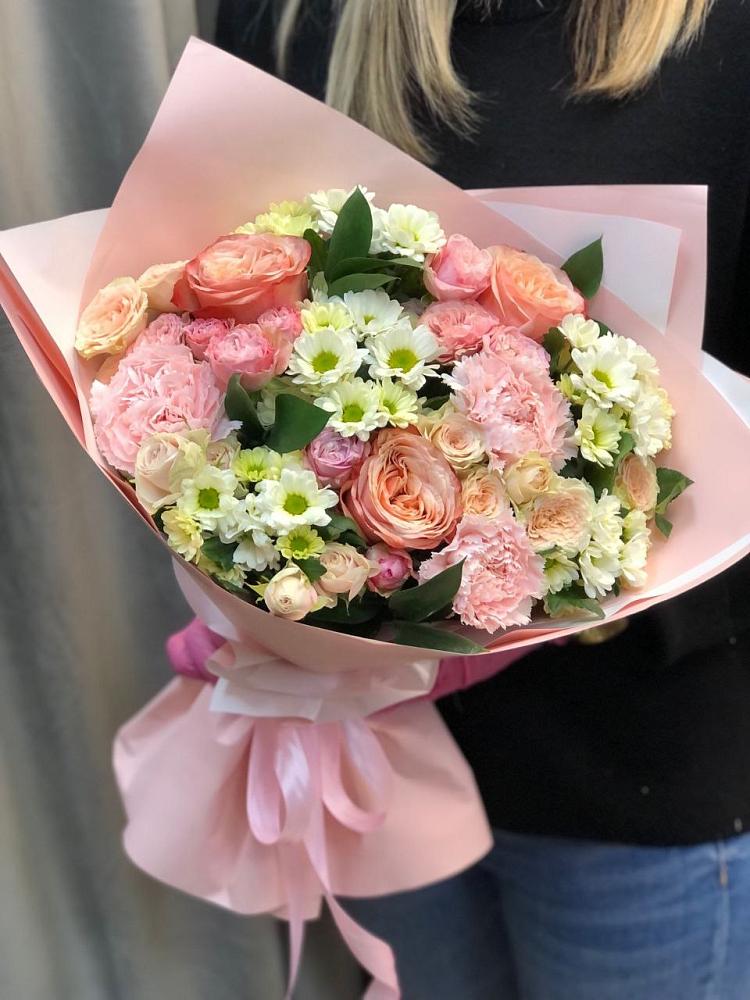 Букет цветов из: Гвоздики, Розы и Хризантемы в Новороссийске