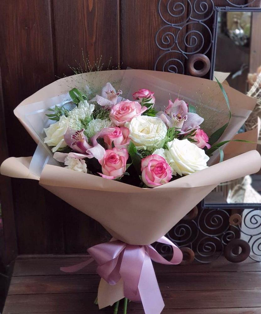 Букет майское утро в Новороссийске Букет цветов из: Гвоздики, Орхидеи, Розы и Хризантемы в Новороссийске