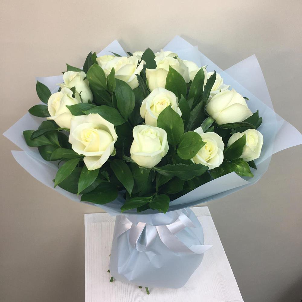 Букет 15 Белых роз Проуд в Новороссийске