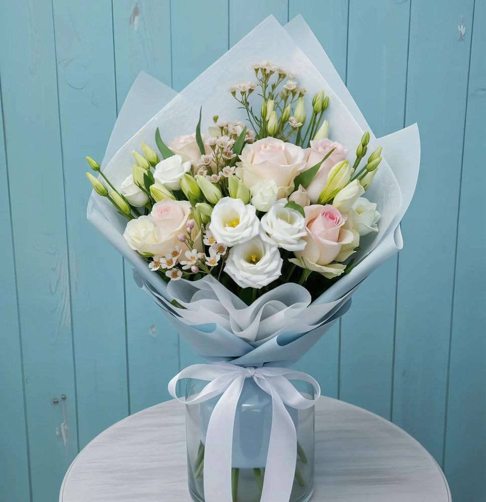 Букет очаровательный аромат в Новороссийске Букет цветов из: Розы и Лизиантусы в Новороссийске