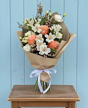 Букет яркий комплимент #REPLACE_PRED# Новороссийске Букет цветов из:  Альстромерии, Лизиантусы, Розы и Хризантемы #REPLACE_PRED# Новороссийске