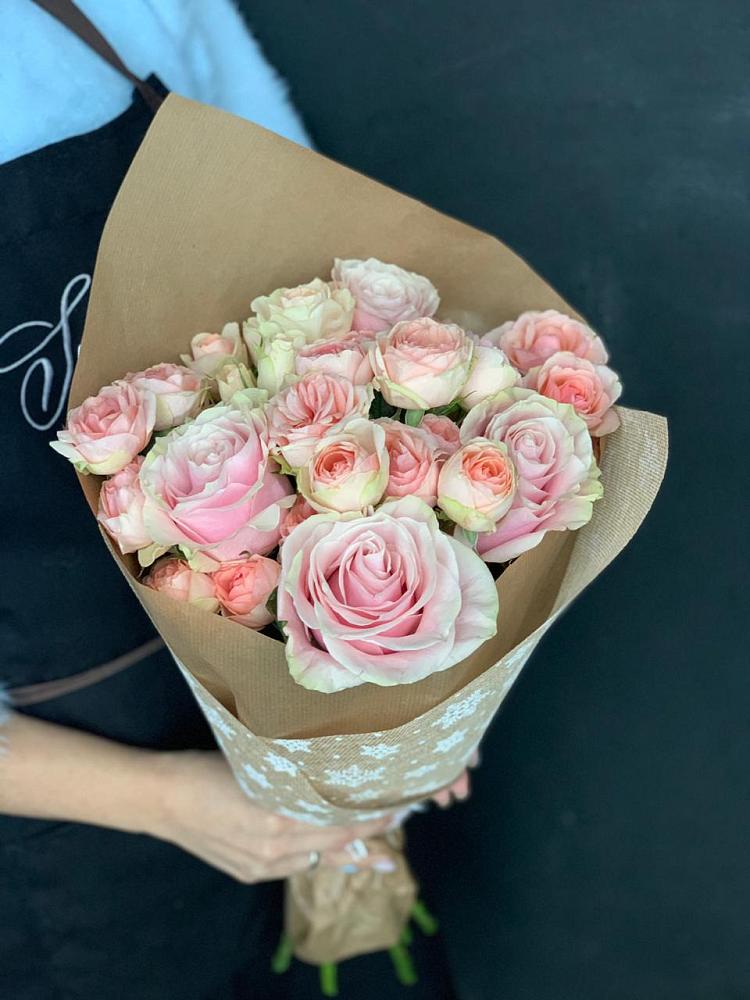 Букет ванильный зефир в Новороссийске Букет цветов из: Хризантемы и Розы в Новороссийске