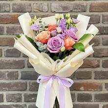 Букет цветочные ноты в Новороссийске Букет цветов из:  Лизиантусы и Розы в Новороссийске