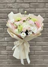 Букет цветов из:  Гвоздики, Розы, Лизиантусы и Хризантемы в Новороссийске