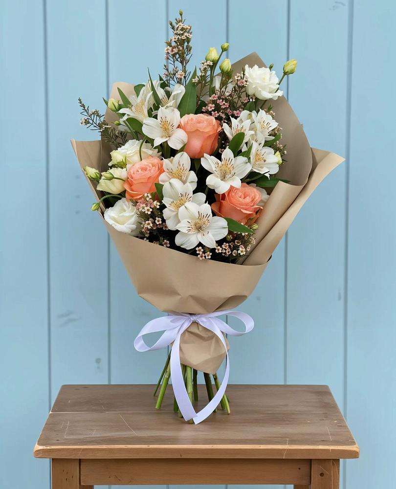 Букет яркий комплимент в Новороссийске Букет цветов из: Альстромерии, Лизиантусы, Розы и Хризантемы в Новороссийске