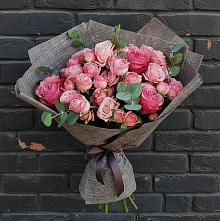 Букет розы в пальмах #REPLACE_PRED# Новороссийске Букет цветов из:  Розы #REPLACE_PRED# Новороссийске